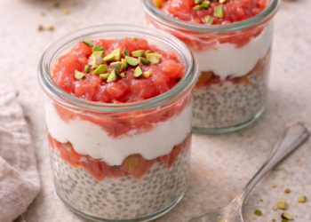 Warm rhubarb and vanilla chia breakfast pot