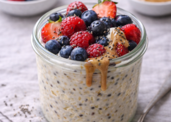 Almond butter and berry overnight oats