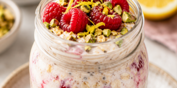 Raspberry Cheesecake Overnight Oats